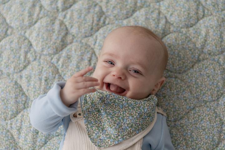 Image du produit Bibs x Liberty Bandana Bib, Camomille Lawn Violet Sky