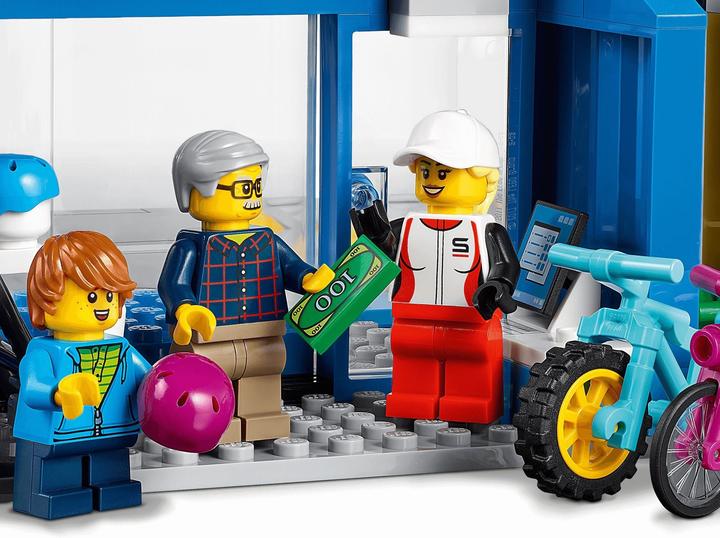 Actual product image LEGO Shopping street with shops (60306, LEGO City)