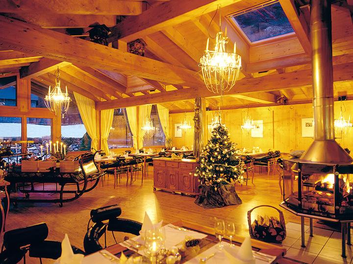 Actual product image Smartbox Séjour romantique dans le canton du Valais : 1 nuit en hôtel 4* avec souper aux chandelles (2 pers.)
