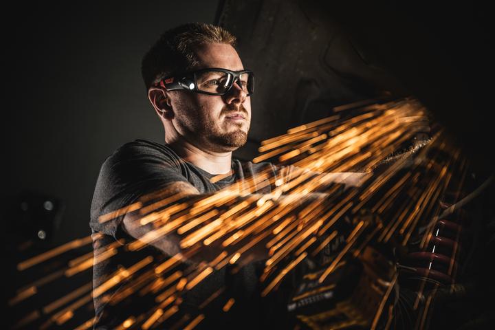 Produktbild Coast SPG500 Sicherheitsbrille mit Inspektionslampe und UV-Schutz - 160 Lumen