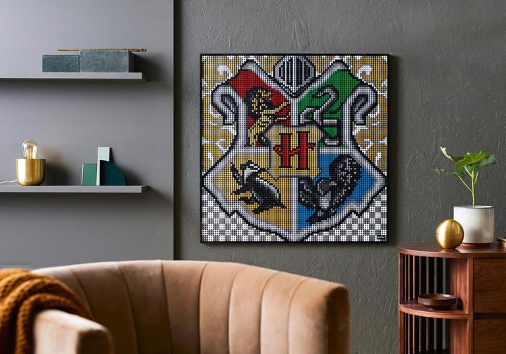 Actual product image LEGO Harry Potter Hogwarts Crest (31201, LEGO Harry Potter)
