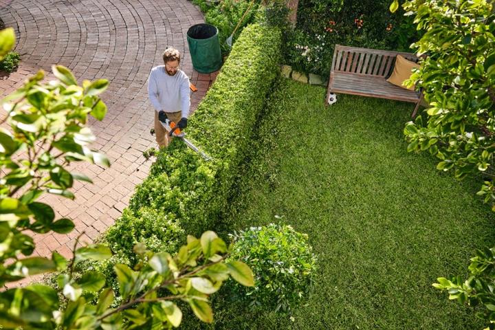 Produktbild Stihl Akku Heckenschere HSA 40 Set mit 2 x Akku AS 2 und Ladegerät AL 1 (Akkuheckenschere)