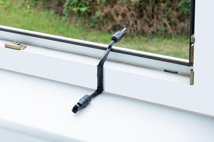 Actual product image Revolt Set of 8 weatherproof, extra-flat solar cables, for feed-through, MC4-compatible, 35 cm (Solar cable)