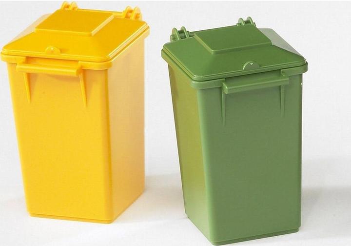 Actual product image Bruder Garbage can set