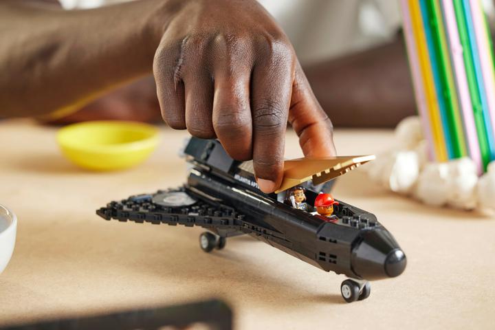 Produktbild LEGO Über dem Mond mit Pharrell Williams (10391, LEGO Icons, LEGO Seltene Sets)
