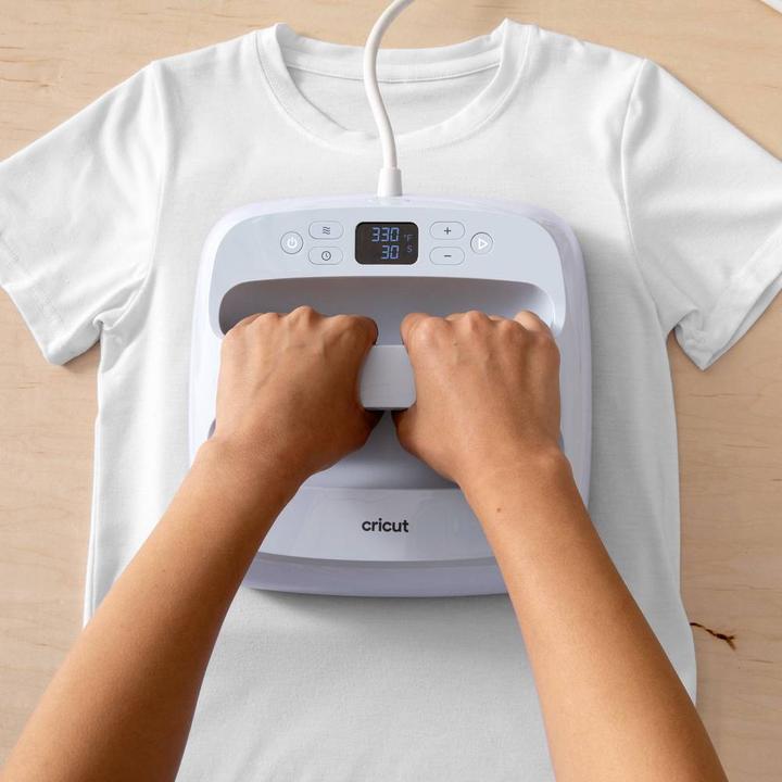 Actual product image Cricut Joy Xtra Smart iron-on film 24.1 x 61 cm, black