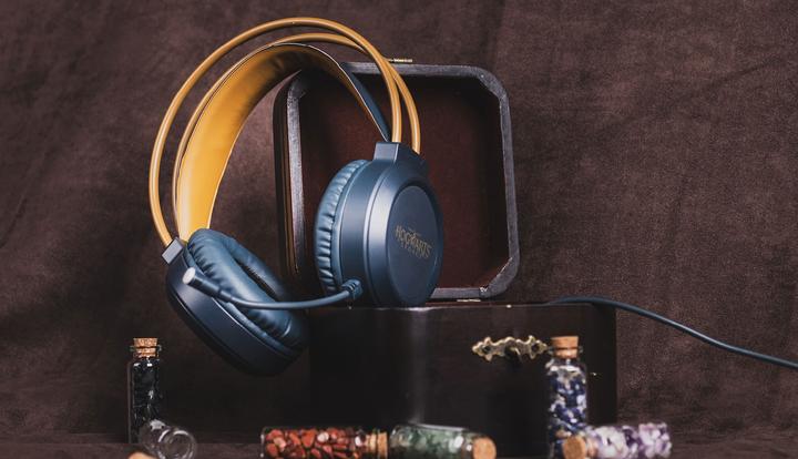 Actual product image Freaks and Geeks Hogwarts Legacy - Casque de jeu filaire pour PC/Xbox One/SeriesX/S/PS4/PS5/Switch (Cable)