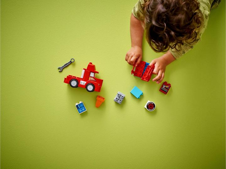 Actual product image LEGO Mack at the race (10417)