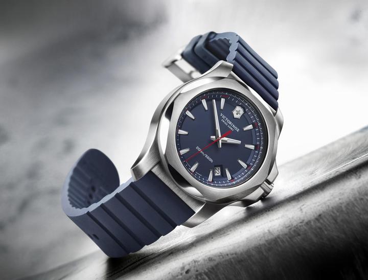 Produktbild Victorinox I.N.O.X. (Analoguhr, Swiss Made, 43 mm)