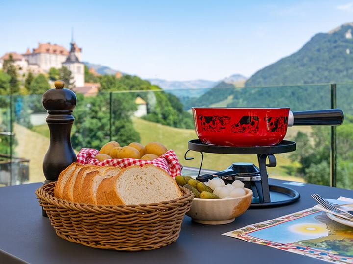 Immagine prodotto Smartbox Breve vacanza a Gruyères con visita alla fabbrica di cioccolato Maison Cailler (2 pers.)