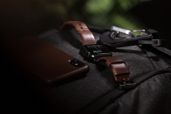 Immagine prodotto Nomad Cinghia di connessione moderna (44 mm, Acciaio inossidabile, Cuoio)