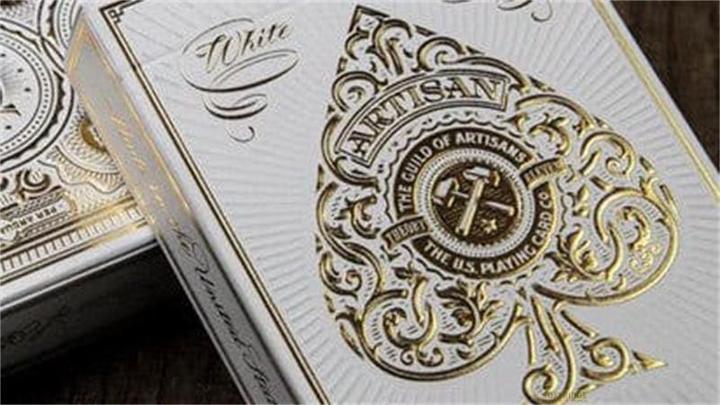 Actual product image Bicycle Tarot del Fuego by Richardo Cavolo (English)