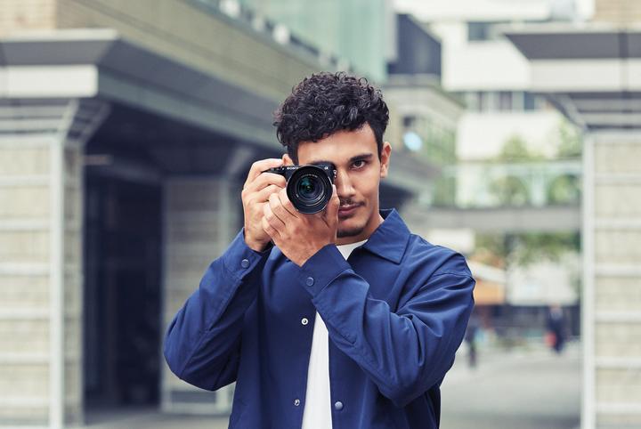 Image du produit Sony Alpha 6400 Kit (18 - 135 mm, 24.20 Mpx, APS-C / DX)