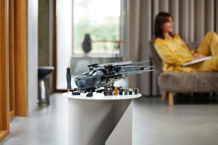Actual product image LEGO Dune Atreides Royal Ornithopter (10327, LEGO Icons)