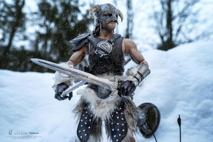 Immagine prodotto Purearts The Elder Scrolls V: Skyrim - Figura Deluxe del Dragonborn in scala 1:6