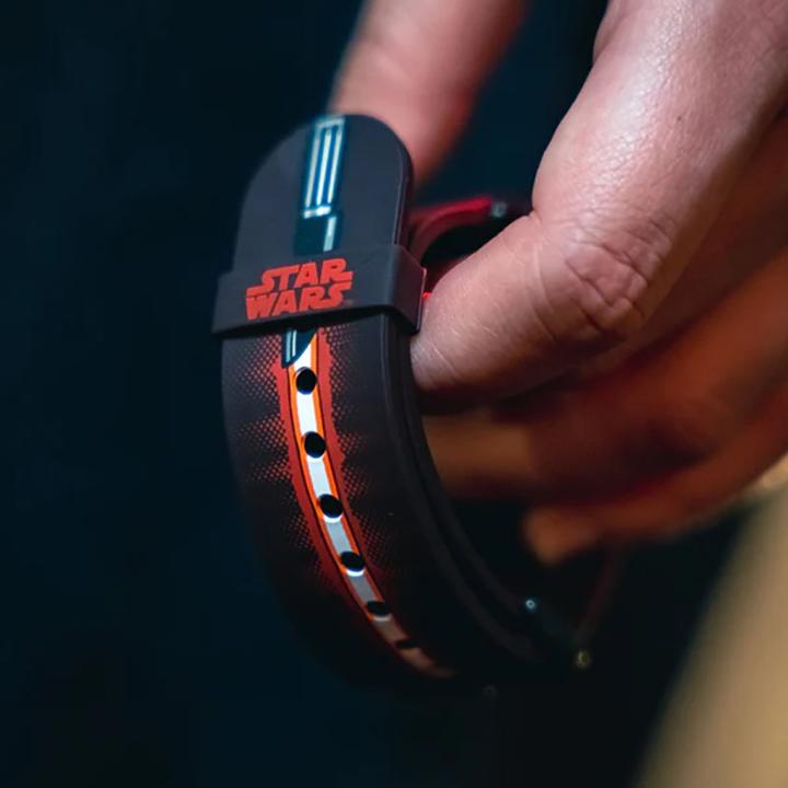 Produktbild Moby Fox Armband Smartwatch Star Wars Darth Vader Lightsaber 22 mm (22 mm, Silikon, Edelstahl, Apple Watch)