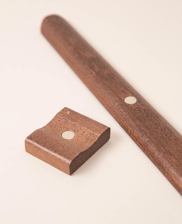 Actual product image Esmée Magnetischer Schuhlöffel in Walnuss Optik, 55 cm