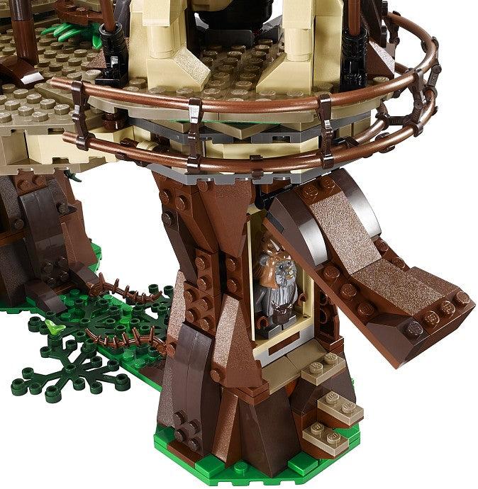 Actual product image LEGO Ewok Village (10236, LEGO Star Wars, LEGO Rare Sets)