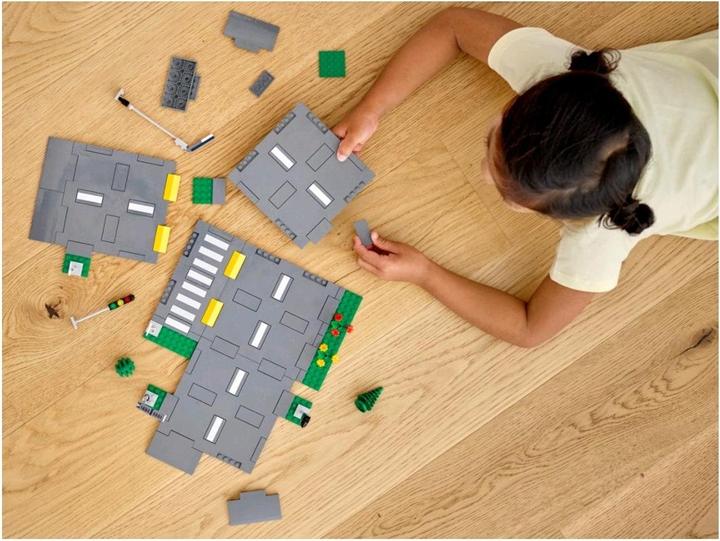 Produktbild LEGO Strassenkreuzung mit Ampeln (60304, LEGO City)