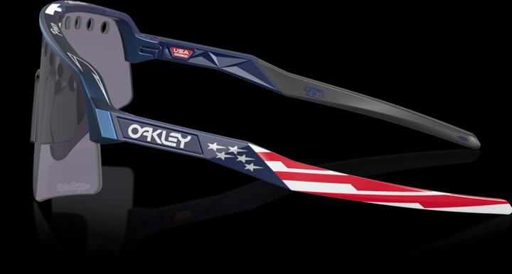Actual product image Oakley Sutro Lite Sweep (Blue Colorshift, Grey)