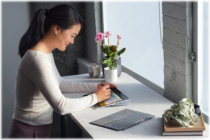 Produktbild Microsoft Surface Pro Signature Keyboard mit Slim Pen 2 (DE, Docking)