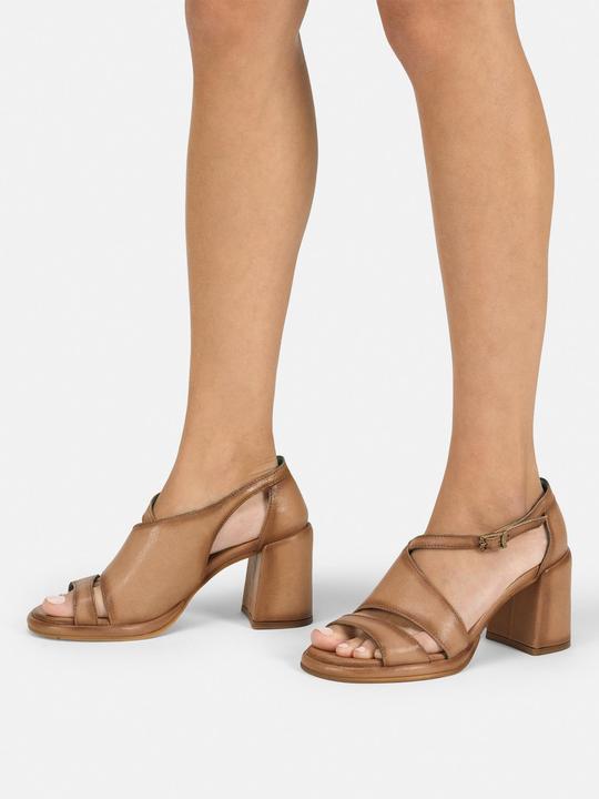 Image du produit Felmini Stefanny D796, une sandale à talon dont chaque détail respire l'élégance. Le talon est luxueusement (42)