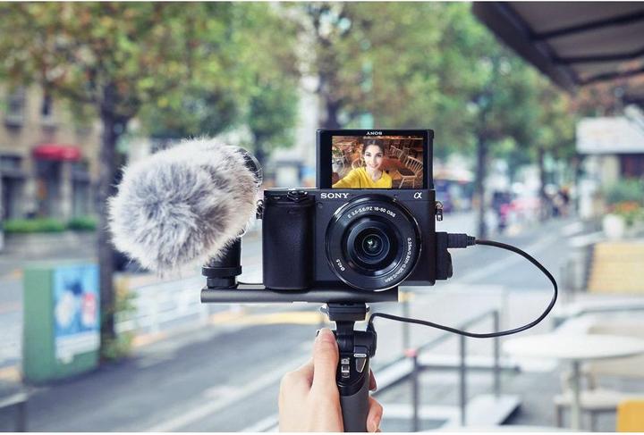 Image du produit Sony Alpha 6400 Kit (18 - 135 mm, 24.20 Mpx, APS-C / DX)