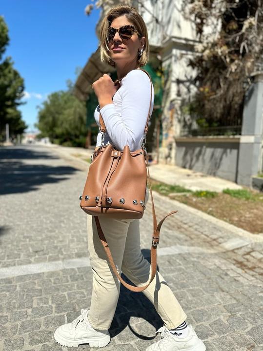 Produktbild Only-Bags.Store Schwarze Leder Bucket Bag, Nieten-Ledertasche, Umhängetasche, Crossbody Bag, aus Vollnarbenleder