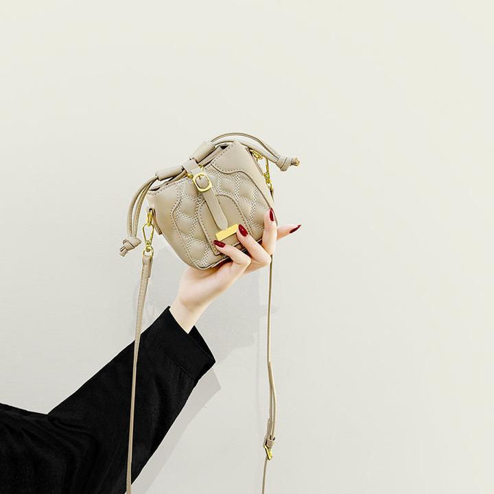 Actual product image Only-Bags.Store Schicke Mini Crossbody Bucket Bag - Kollektion Frühjahr/Sommer 2024, luxuriöse Textur