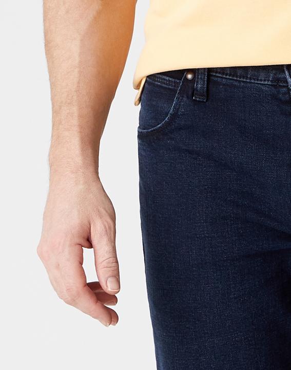 Actual product image Wrangler Authentic Straight (W30/L30)