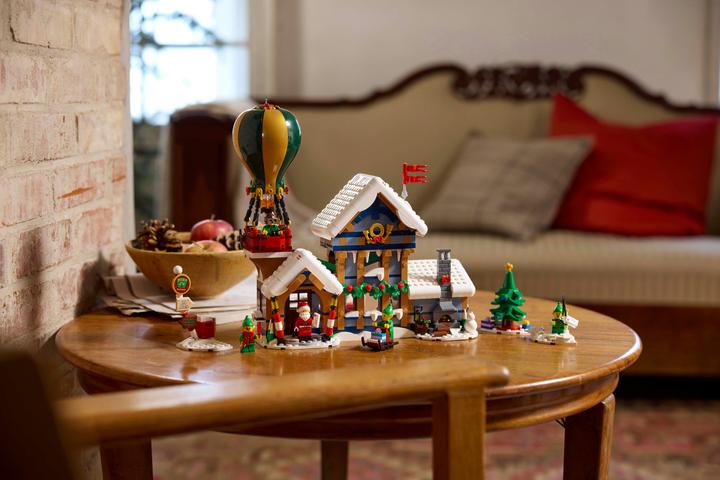 Immagine prodotto LEGO L'ufficio postale di Babbo Natale (10339, LEGO Icons, Set LEGO rari)