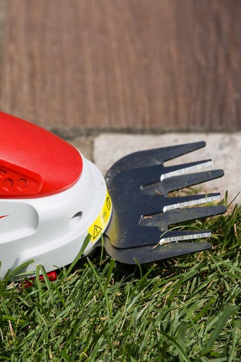 Actual product image Ikra IGBS 1054 (with bag& knife) (Cordless hedgecutters)