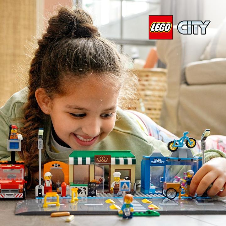 Actual product image LEGO Shopping street with shops (60306, LEGO City)