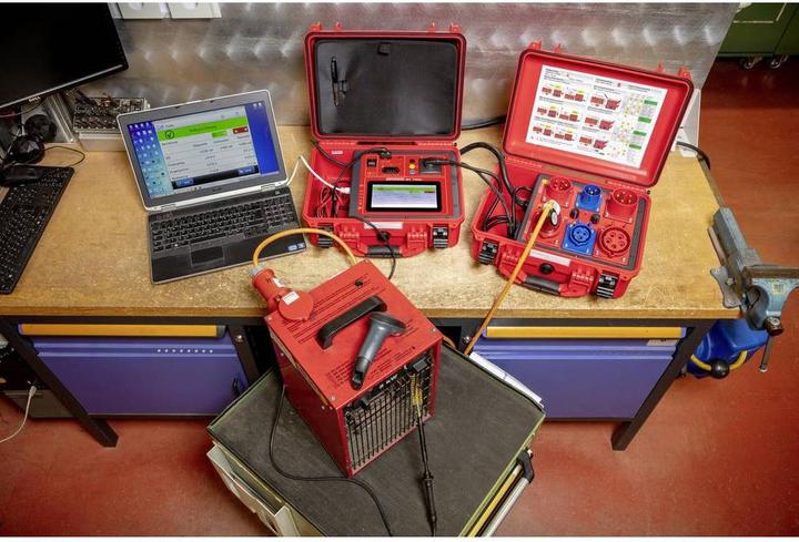 Produktbild Benning ST 755+ Gerätetester (CAT II 300V)