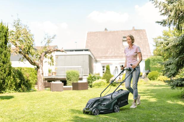 Immagine prodotto Bosch Home & Garden Rasaerba UniversalRotak 450, 1300 W, altezza di taglio 25-70 mm, larghezza di taglio 1,5 cm. 25-70 (Corrente elettrica)