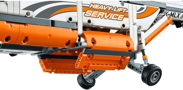 Actual product image LEGO Technic Heavy Lift Helicopter (42052, LEGO Technic)