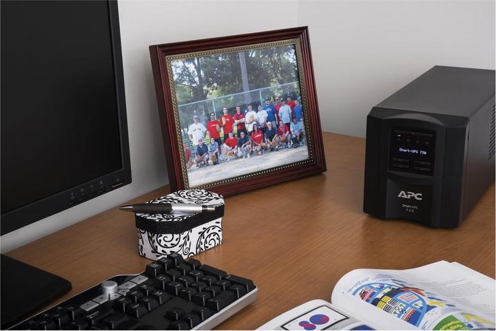 Produktbild APC Smart-UPS 750VA LCD US-Version Tower Smartslot USB with Smartconnect (750 VA, 500 W, Line-Interaktiv USV)