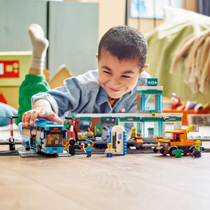 Actual product image LEGO Station (60335, LEGO City)