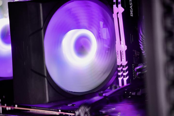 Immagine prodotto Action Actina 5500 (AMD Ryzen 5 5500U, 16 GB, 1000 GB, Radeon RX 6600)