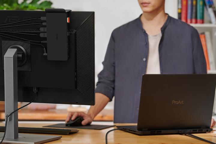 Image du produit ASUS Triple 4K Thunderbolt 4 Dock DC500 (Thunderbolt, 3 Ports)