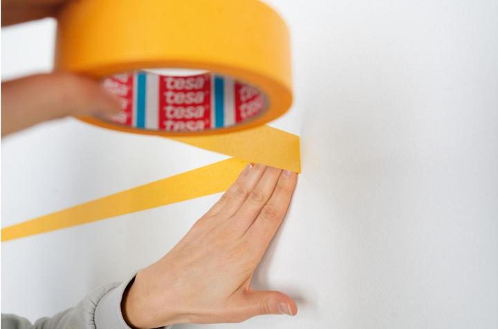 Actual product image tesa Malerkrepp Perfect+, Abdeckklebeband für präzises Abkleben im Innenbereich (30 mm)