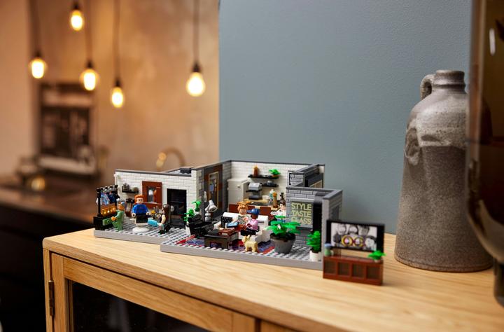 Actual product image LEGO Qeer Eye- The Loft of the Fab 5 (10291, LEGO Creator Expert, LEGO Rare Sets)