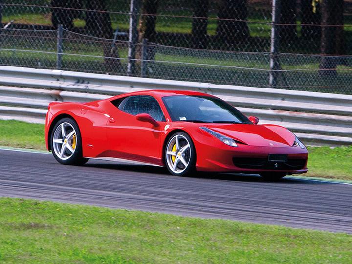 Immagine prodotto Smartbox Passione adrenalinica: 2 tour esaltanti in Ferrari F458 Italia sul circuito di Crémone (1 pers.)