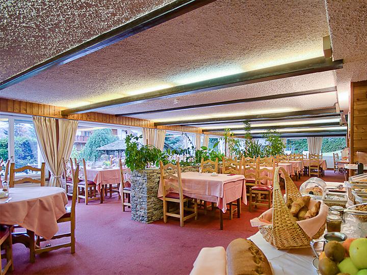 Immagine prodotto Smartbox Soggiorno panoramico nelle Alpi: 1 notte in un hotel 3* e cena a Crans-Montana (2 pers.)