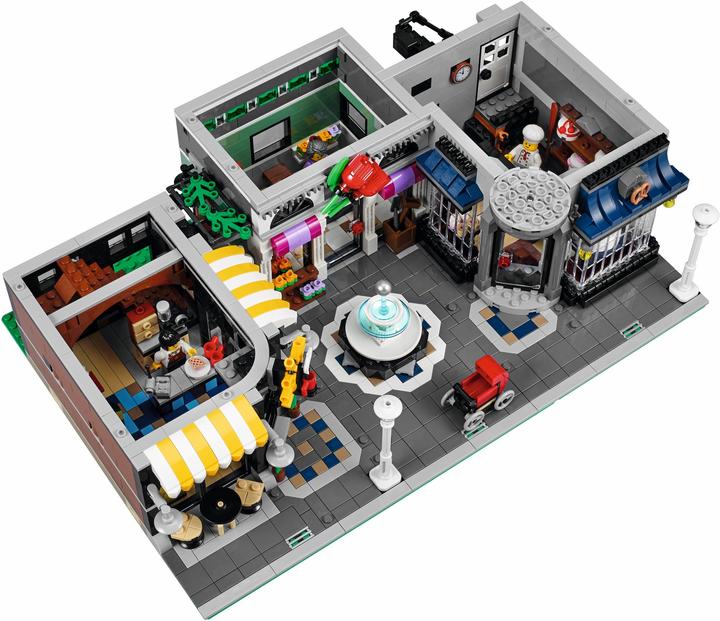 Actual product image LEGO Assembly Square (10255, LEGO Rare Sets, LEGO Creator Expert)