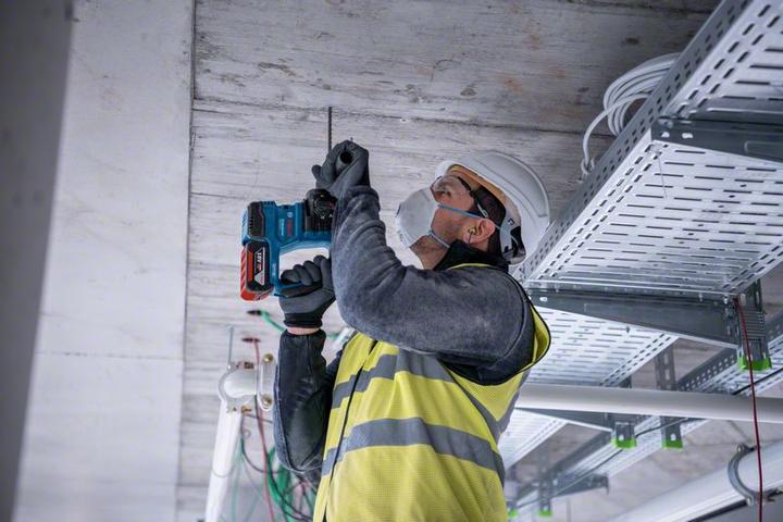 Produktbild Bosch Professional Akku-Bohrhammer mit SDS plus GBH 18V-22, L-BOXX (Akkubetrieb)