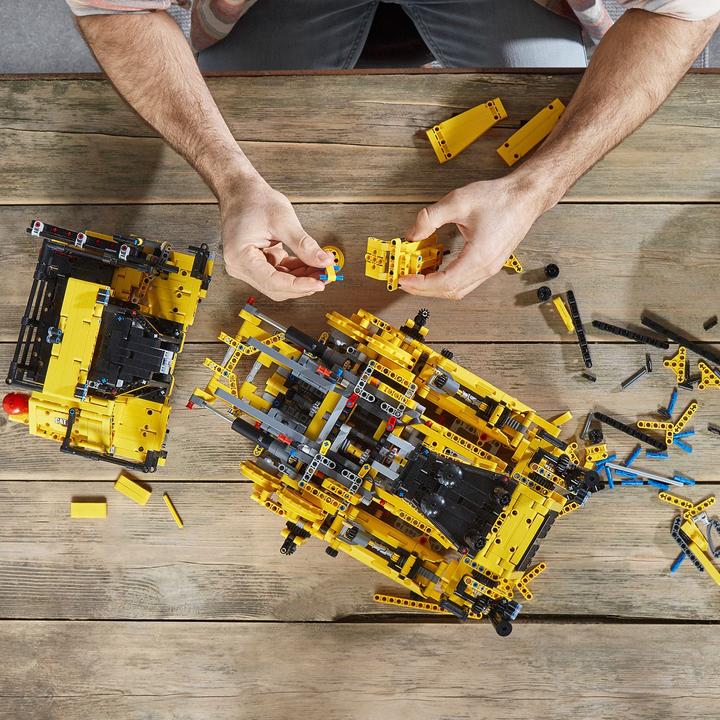 Image du produit LEGO Bulldozer D11 Cat (42131, LEGO Technic)