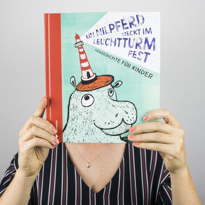 Produktbild Ein Nilpferd steckt im Leuchtturm fest (Deutsch, Tanja Dückers, Michael Augustin, Ulrike Almut Sandig, Heinz Janisch, Arne Rautenberg, Mathias Jeschke, 2019)