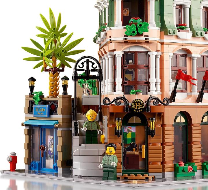 Actual product image LEGO Boutique- Hotel (10297, LEGO Rare Sets)