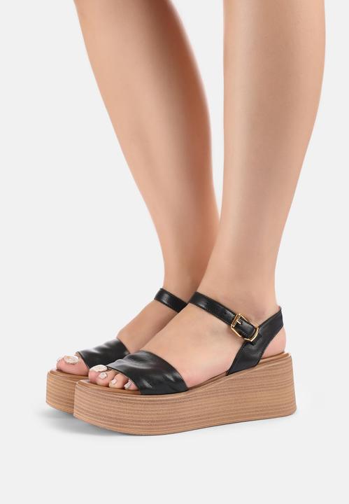 Produktbild Inuovo Wahre Freude wird Dir diese bequeme und modische Keilsandalette von bereiten. Insbesondere üb (40)
